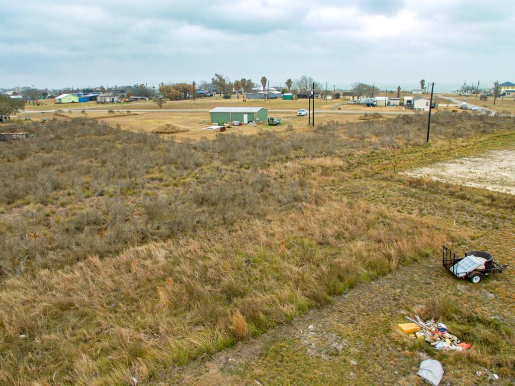 6499 SF LOT CLOSE TO THE BEACH Killer Land Deals